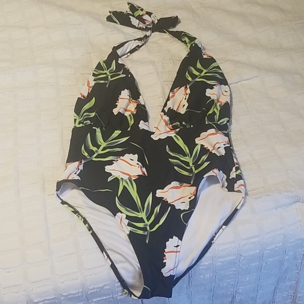 Cupshe Deep V Floral Bathing Suit